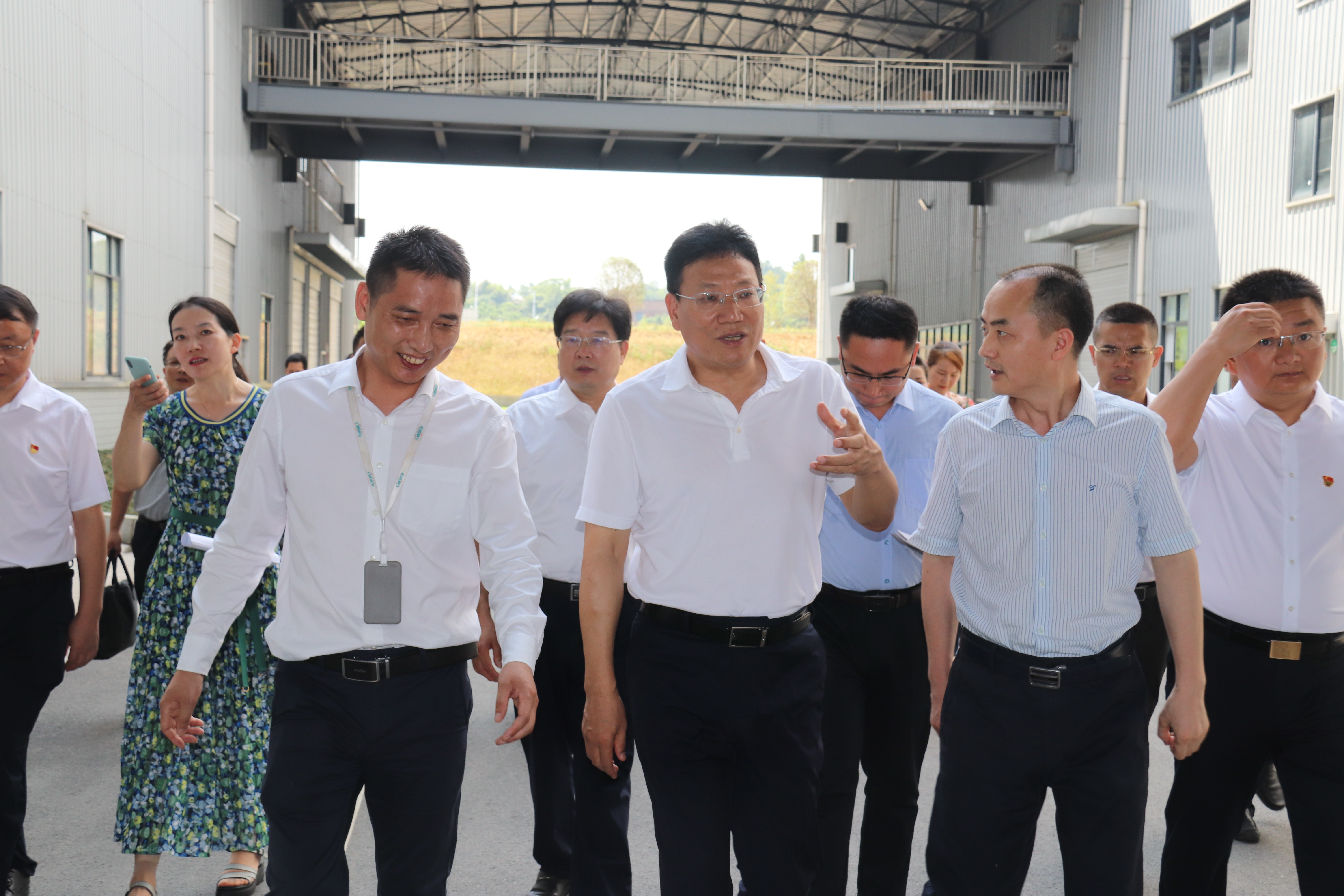中共邵陽市委委員、常委、副書記華學(xué)健等來我公司進行了參觀調(diào)研