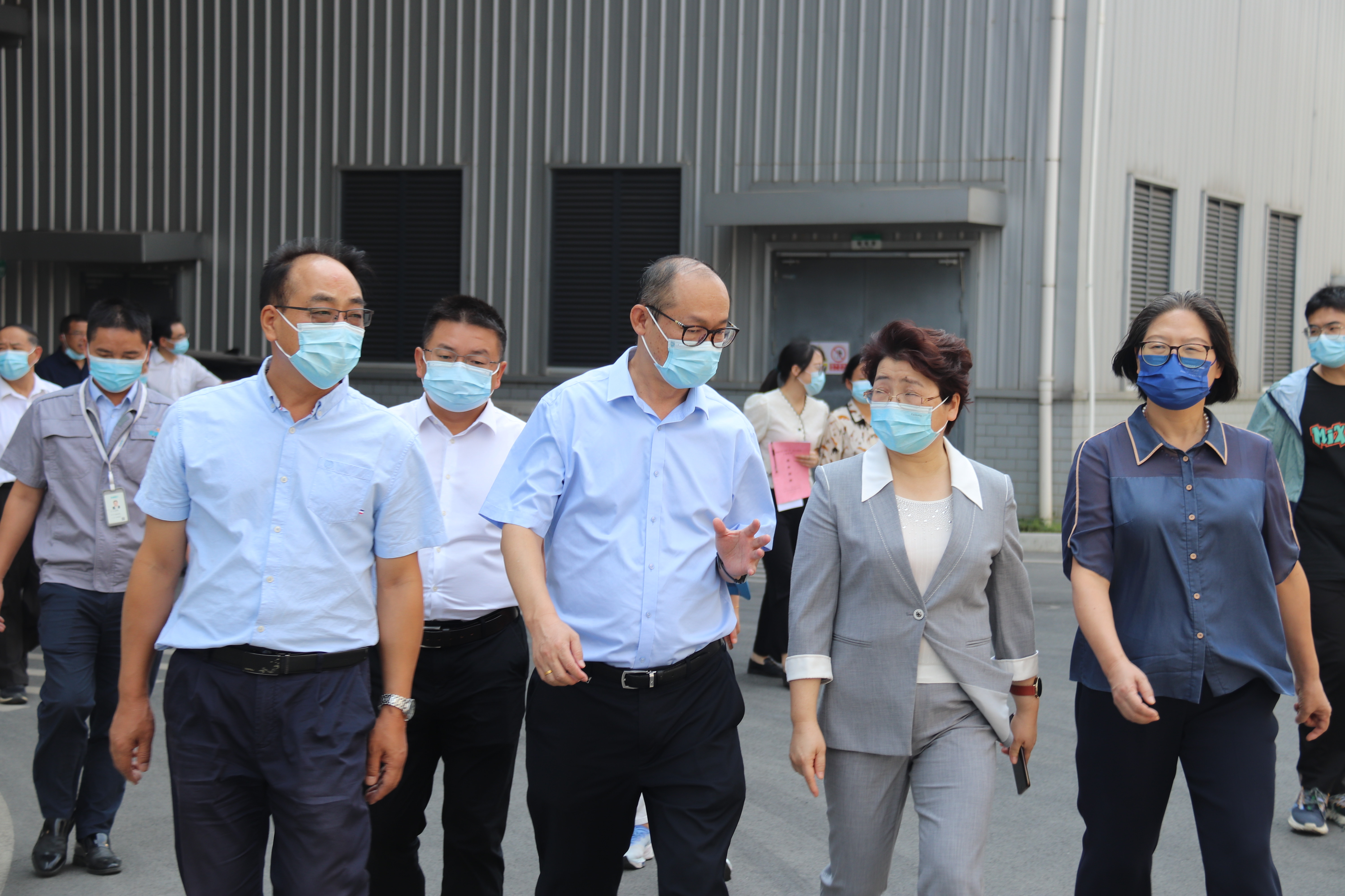 十三屆全國(guó)人大代表邵陽(yáng)小組和部分省、市人大代表2022年專(zhuān)題調(diào)研團(tuán)一行蒞臨我司調(diào)研
